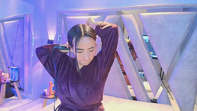 Alice 26  online show from 03/05/26, 02:57