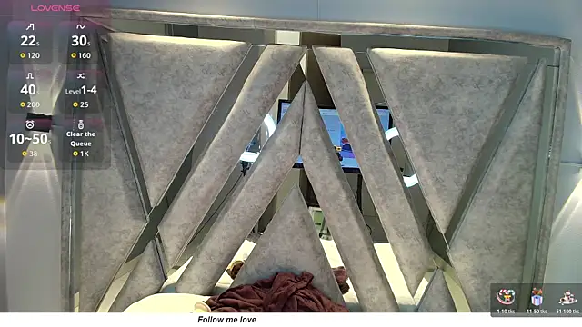 Alice 26  online show from 11/18/25, 02:42