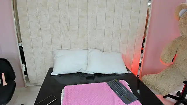 Alice 26  online show from 09/10/25, 07:57