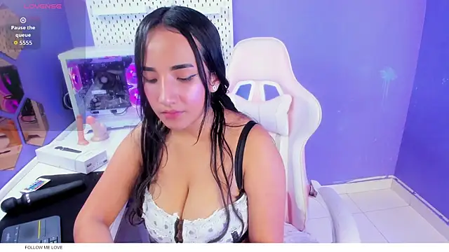 Alice 26  online show from 11/14/25, 01:59