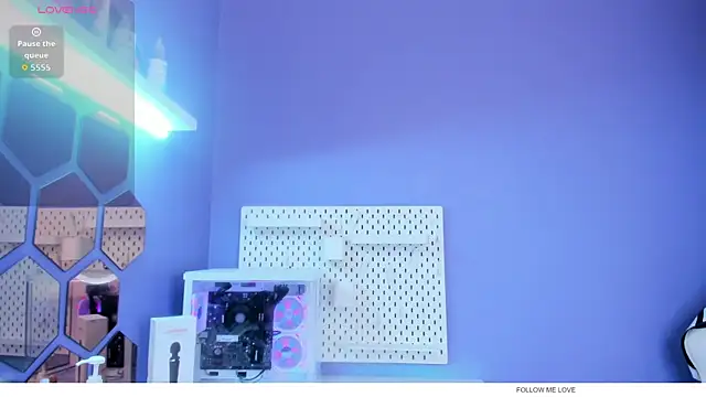 Alice 26  online show from 11/11/25, 02:01