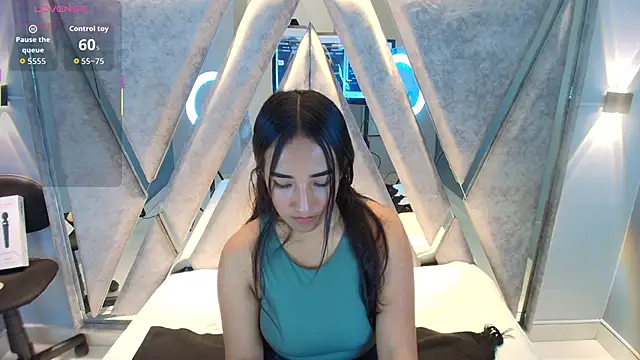 Alice 26  online show from 10/29/25, 08:08