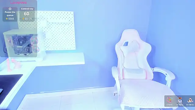 Alice 26  online show from 10/30/25, 01:20