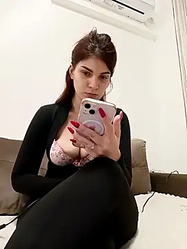 Snapshot of MeCherryy chatting on 11/23/25, 02:38 MeCherryy online show from 11/23/25, 02:38