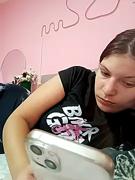 Snapshot of MeCherryy chatting on 09/24/25, 01:17 MeCherryy online show from 09/24/25, 01:17