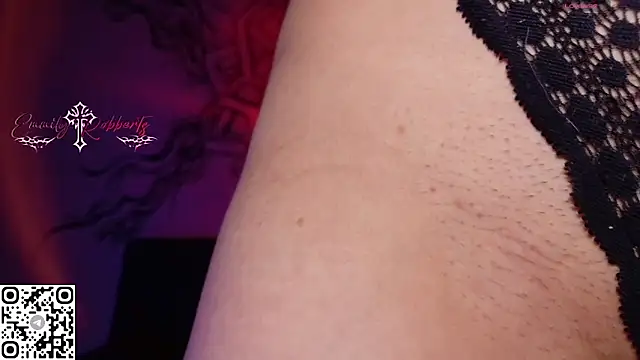 Emmi Roberts online show from 05/19/26, 01:56