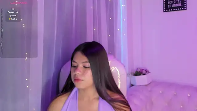 Pretty Johnson  online show from 11/07/25, 11:37