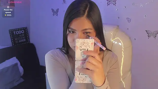 Pretty Johnson  online show from 04/12/26, 11:57