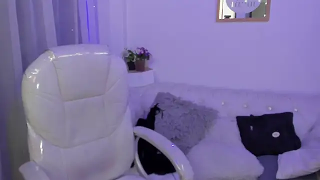 Pretty Johnson  online show from 12/04/25, 11:42