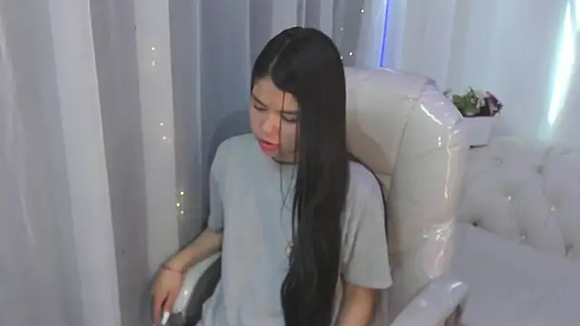 Pretty Johnson  online show from 10/19/25, 01:14