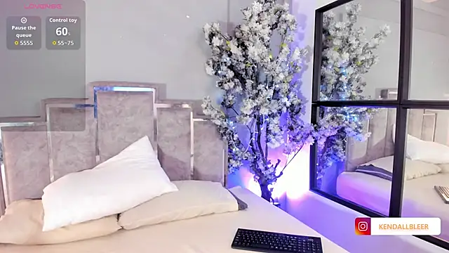 Kendallbleer online show from 10/26/25, 11:54