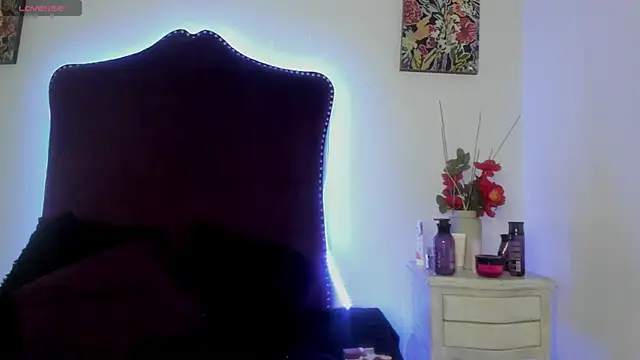 Zoe thoms online show from 03/18/25, 03:44