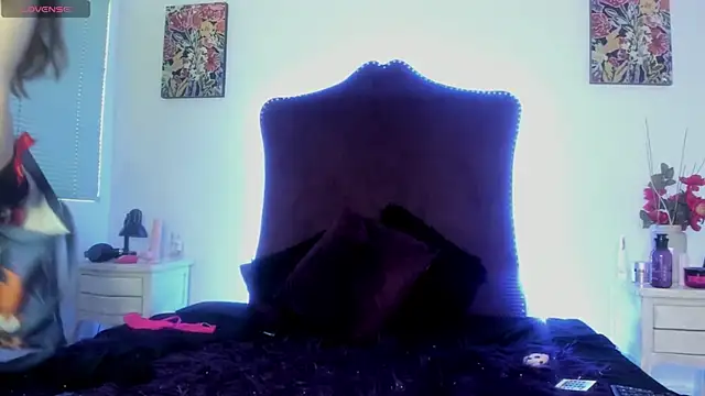 Zoe thoms online show from 03/18/25, 12:39