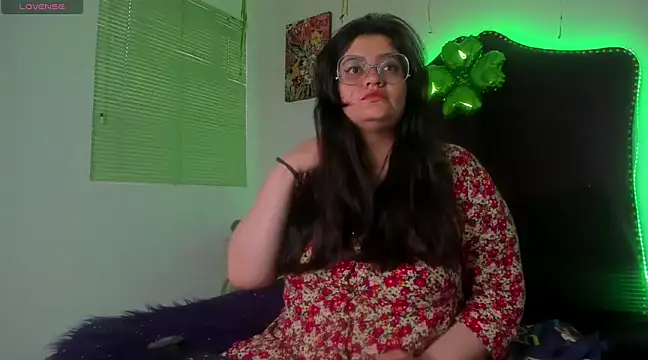 Zoe thoms online show from 03/17/25, 01:29