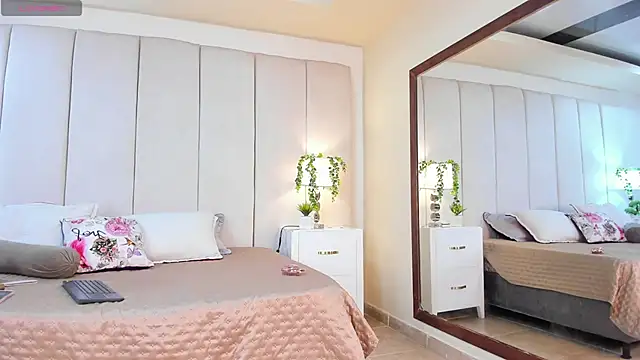 princesssammy2 online show from 10/14/25, 09:47