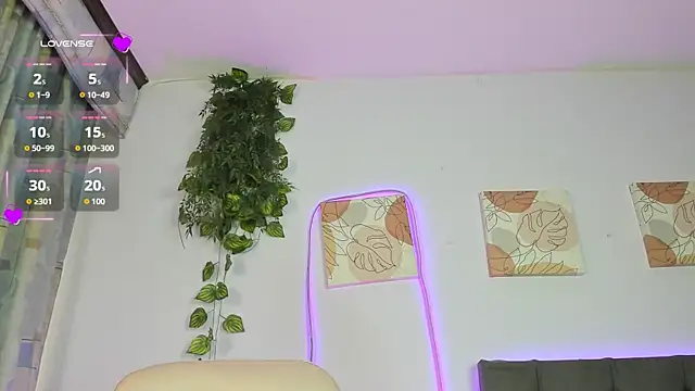 Snapshot of Quiinn_bx chatting on 02/17/26, 07:44 Quiinn bx online show from 02/17/26, 07:44