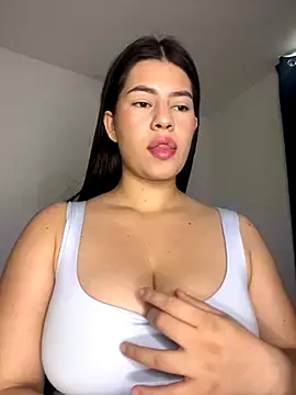 Saanvi21 online show from 11/08/25, 11:36