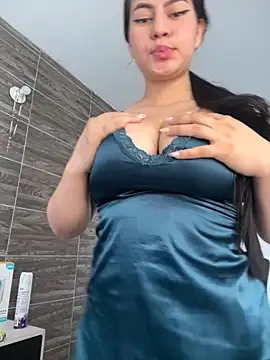 Snapshot of Saanvi21 chatting on 10/24/25, 02:05 Saanvi21 online show from 10/24/25, 02:05