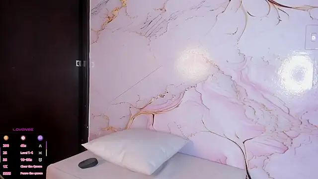 elizabeth swan18 online show from 12/22/25, 02:50