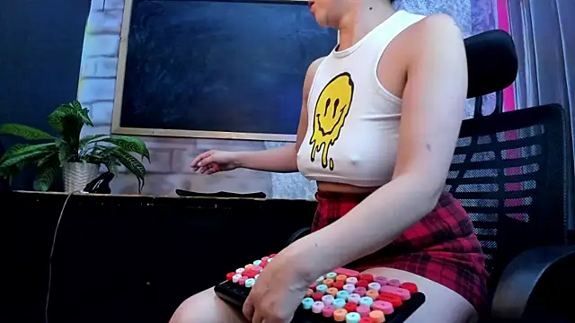 Snapshot of AngelinaBlanc_ chatting on 10/28/25, 12:37 AngelinaBlanc online show from 10/28/25, 12:37