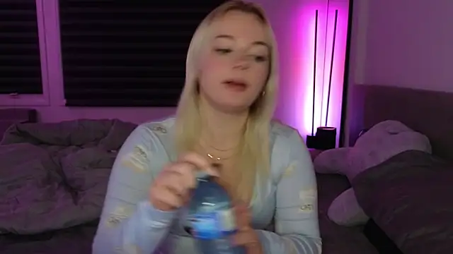 Snapshot of margot_robbie7 chatting on 10/27/25, 11:05 margot robbie7 online show from 10/27/25, 11:05