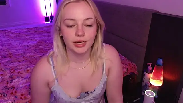 Snapshot of margot_robbie7 chatting on 06/04/26, 12:48 margot robbie7 online show from 06/04/26, 12:48
