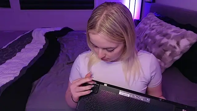 margot robbie7 online show from 05/20/26, 01:57