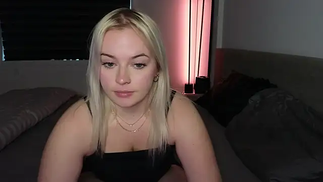 Snapshot of margot_robbie7 chatting on 10/26/25, 10:10 margot robbie7 online show from 10/26/25, 10:10