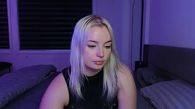 Snapshot of margot_robbie7 chatting on 10/07/25, 10:44 margot robbie7 online show from 10/07/25, 10:44