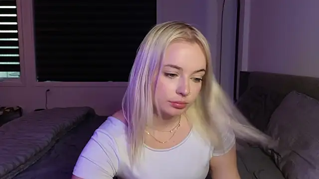 Snapshot of margot_robbie7 chatting on 10/08/25, 10:43 margot robbie7 online show from 10/08/25, 10:43