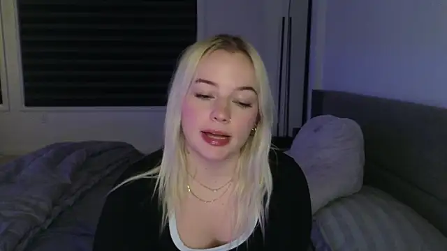 Snapshot of margot_robbie7 chatting on 11/19/25, 12:32 margot robbie7 online show from 11/19/25, 12:32