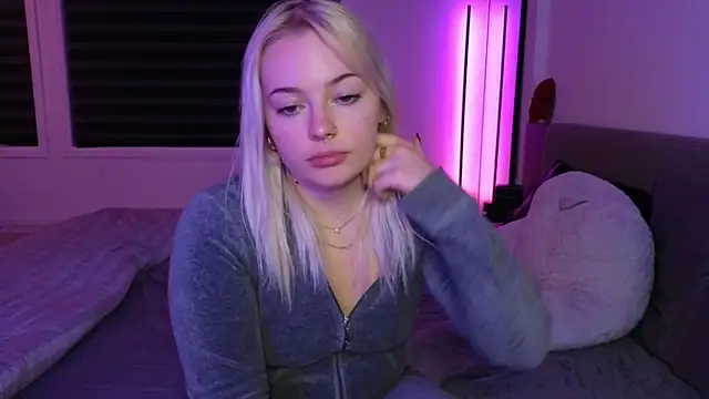 Snapshot of margot_robbie7 chatting on 10/16/25, 11:24 margot robbie7 online show from 10/16/25, 11:24