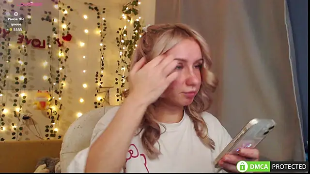 Snapshot of Mia__Kitty chatting on 09/26/25, 06:48 Mia  Kitty online show from 09/26/25, 06:48