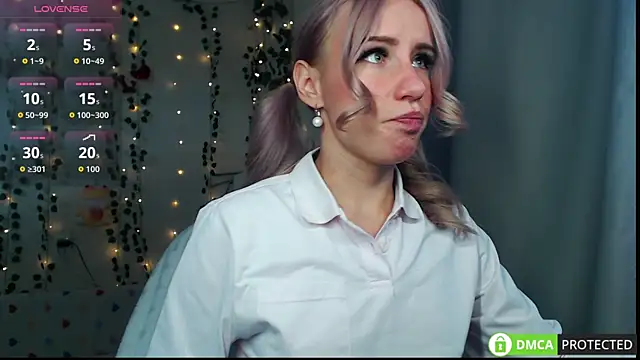 Snapshot of Mia__Kitty chatting on 09/22/25, 11:49 Mia  Kitty online show from 09/22/25, 11:49