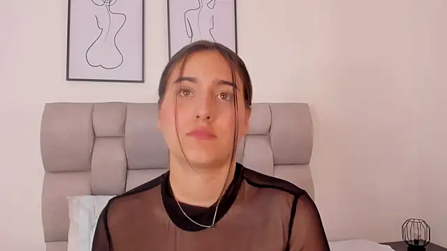 Snapshot of Hanna_Evans__ chatting on 09/14/25, 04:07 Hanna Evans online show from 09/14/25, 04:07