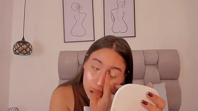 Snapshot of Hanna_Evans__ chatting on 09/25/25, 12:11 Hanna Evans online show from 09/25/25, 12:11