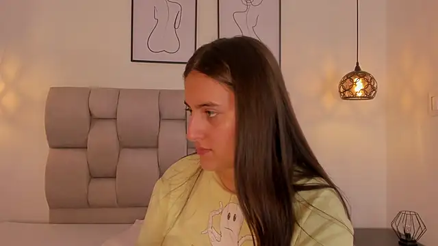 Snapshot of Hanna_Evans__ chatting on 09/22/25, 12:22 Hanna Evans online show from 09/22/25, 12:22