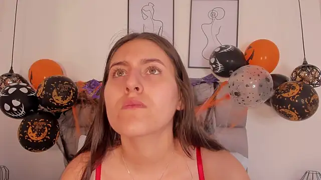 Snapshot of Hanna_Evans__ chatting on 10/28/25, 12:26 Hanna Evans online show from 10/28/25, 12:26