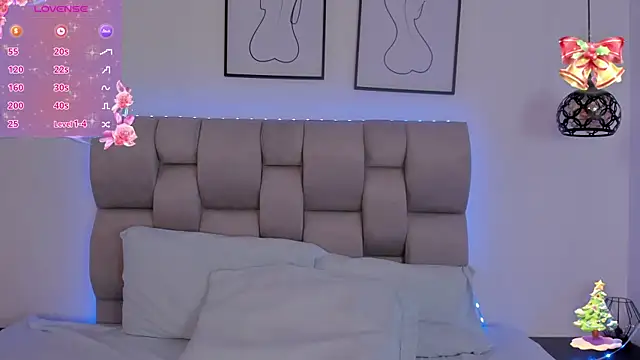 Snapshot of Hanna_Evans__ chatting on 12/01/25, 01:12 Hanna Evans online show from 12/01/25, 01:12