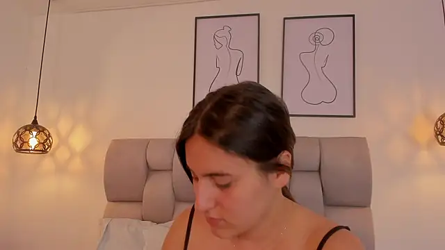 Snapshot of Hanna_Evans__ chatting on 09/24/25, 12:11 Hanna Evans online show from 09/24/25, 12:11