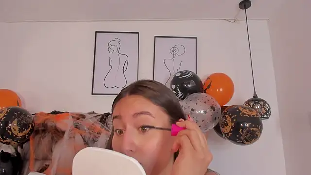 Snapshot of Hanna_Evans__ chatting on 10/24/25, 12:15 Hanna Evans online show from 10/24/25, 12:15