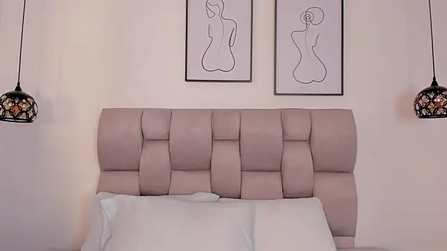 Hanna Evans   online show from 04/13/26, 12:20