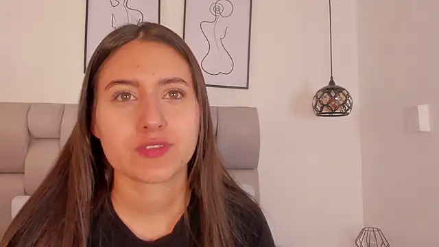 Snapshot of Hanna_Evans__ chatting on 10/16/25, 12:24 Hanna Evans online show from 10/16/25, 12:24