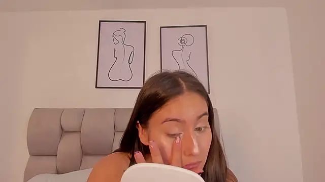 Snapshot of Hanna_Evans__ chatting on 09/11/25, 12:05 Hanna Evans online show from 09/11/25, 12:05