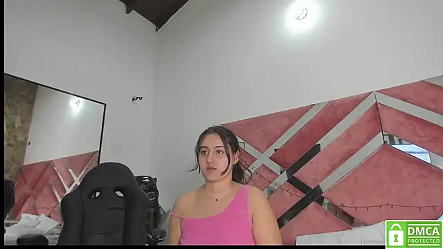 Snapshot of Hanna_Evans__ chatting on 03/15/25, 10:24 Hanna Evans online show from 03/15/25, 10:24