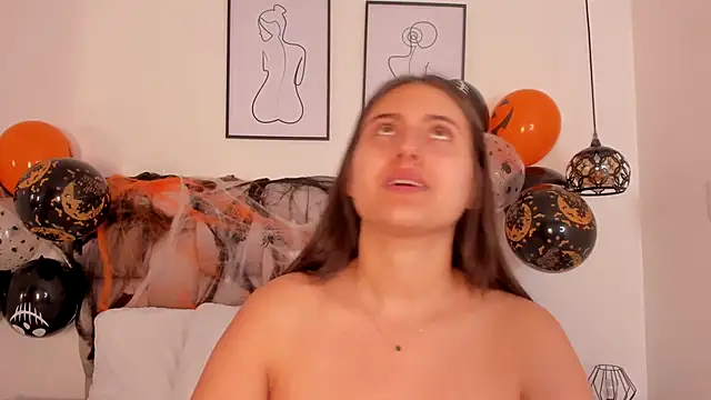 Snapshot of Hanna_Evans__ chatting on 10/23/25, 12:37 Hanna Evans online show from 10/23/25, 12:37