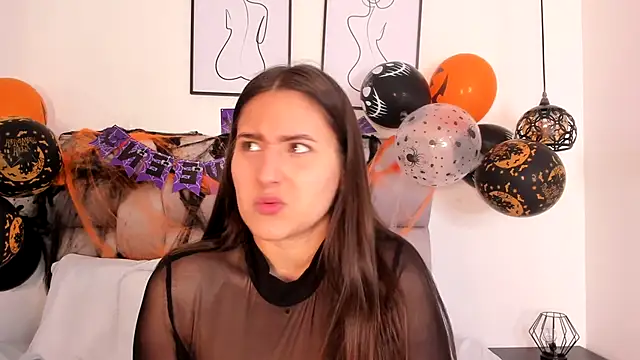 Snapshot of Hanna_Evans__ chatting on 10/30/25, 12:36 Hanna Evans online show from 10/30/25, 12:36