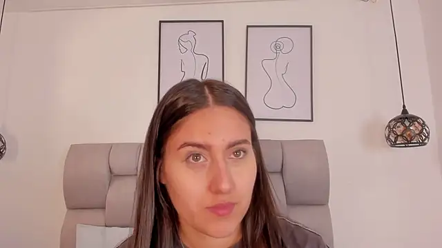 Snapshot of Hanna_Evans__ chatting on 10/17/25, 12:40 Hanna Evans online show from 10/17/25, 12:40