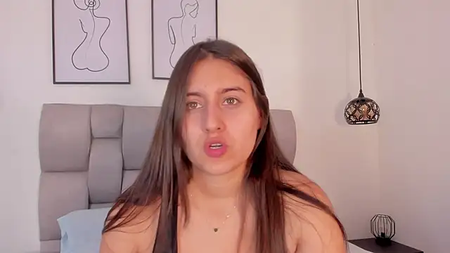 Snapshot of Hanna_Evans__ chatting on 10/04/25, 12:07 Hanna Evans online show from 10/04/25, 12:07