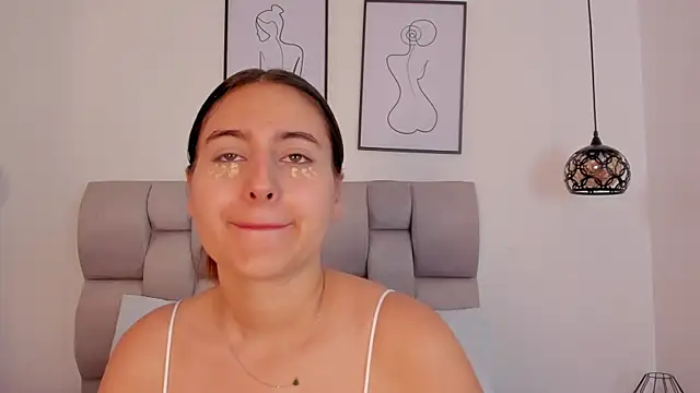 Snapshot of Hanna_Evans__ chatting on 10/10/25, 12:28 Hanna Evans online show from 10/10/25, 12:28